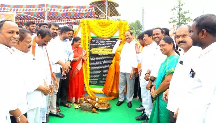 గీతకార్మికులకు కాటమయ్య రక్షక కవచ కిట్లు పంపిణీ గీతకార్మికులకు కాటమయ్య రక్షక కవచ కిట్లు పంపిణీ