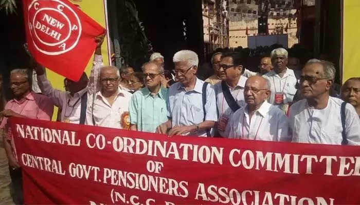 Pensioners Huge Protest:సెప్టెంబర్ 25 న.. పెన్షనర్ల దేశవ్యాప్త రాష్ట్ర స్థాయి మహా ధర్నాలు Pensioners Huge Protest:సెప్టెంబర్ 25 న.. పెన్షనర్ల దేశవ్యాప్త రాష్ట్ర స్థాయి మహా ధర్నాలు