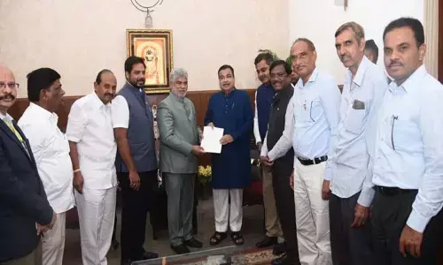 Nitin Gadkari : కేంద్రమంత్రి నితీన్‌గడ్కరీని కలిసిన స్పీకర్ గడ్డం ప్రసాద్‌