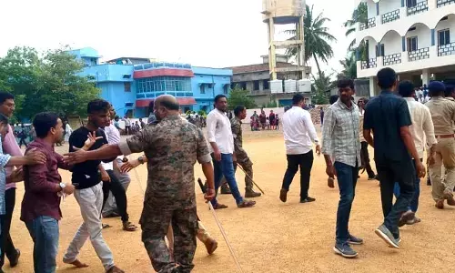చిన్నారిపై పీఈటీ లైంగికదాడి...పోక్సో కేసు నమోదు