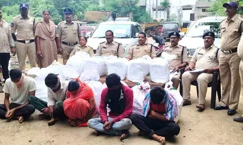 ఆ కుటుంబంలో అందరూ గంజాయి స్మగ్లర్లే..