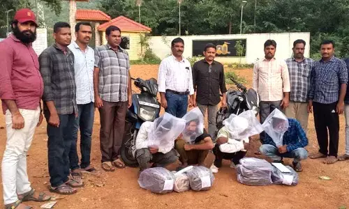 మణుగూరులో 12.82 కిలోల గంజాయి పట్టివేత
