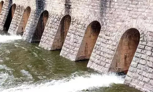 నిండుకుండల్లా జంట జలాశయాలు