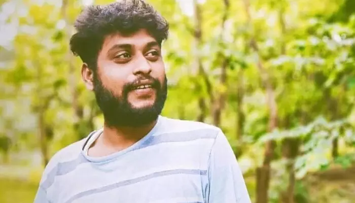 జగిత్యాల జిల్లాలో తీవ్ర విషాదం.. ఉరేసుకుని యువకుడి బలవన్మరణం జగిత్యాల జిల్లాలో తీవ్ర విషాదం.. ఉరేసుకుని యువకుడి బలవన్మరణం
