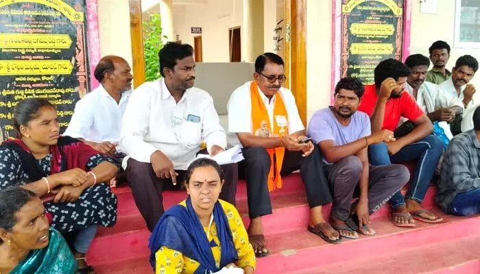 వరద నష్టపరిహారం అందించాలి వరద నష్టపరిహారం అందించాలి
