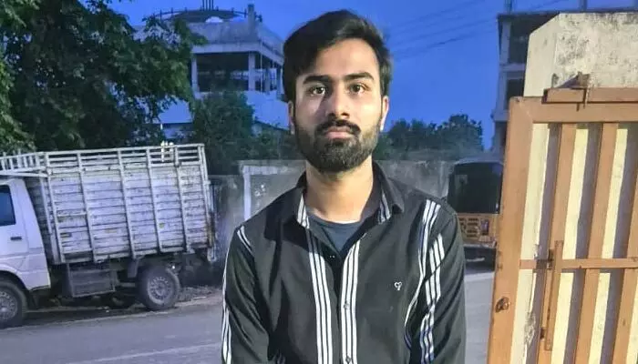 ముద్దులతో న్యూసెన్స్ చేసిన జంట అరెస్ట్ ముద్దులతో న్యూసెన్స్ చేసిన జంట అరెస్ట్