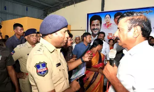 మంత్రి సభలో ప్రొటోకాల్ వివాదం
