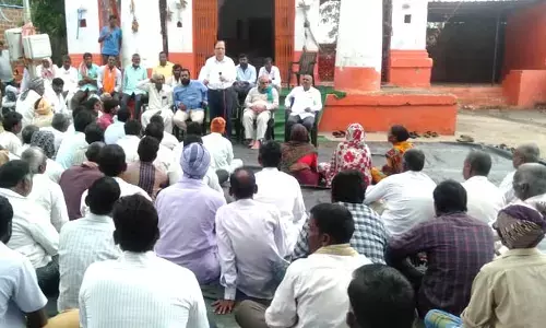 ప్రాణాలు పోయినా భూములివ్వం