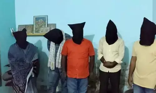 బంగారు బిస్కెట్లు తక్కువ ధరకు ఇస్తామని మోసం చేసిన నిందితులు అరెస్ట్