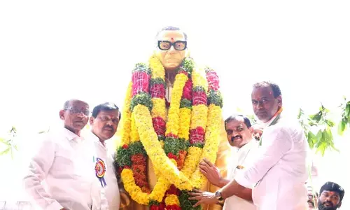 తెలంగాణలో ఏదో ఒక జిల్లాకు కొండా లక్ష్మణ్ బాపూజీ పేరు పెట్టాలి