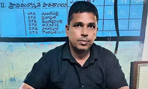 ఏసీబీ వలలో కొండాపూర్ పంచాయతీ కార్యదర్శి