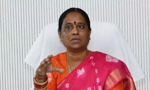 Konda Murali Birthday: వారితో కలిసి సైకిల్ తొక్కిన మంత్రి సురేఖ