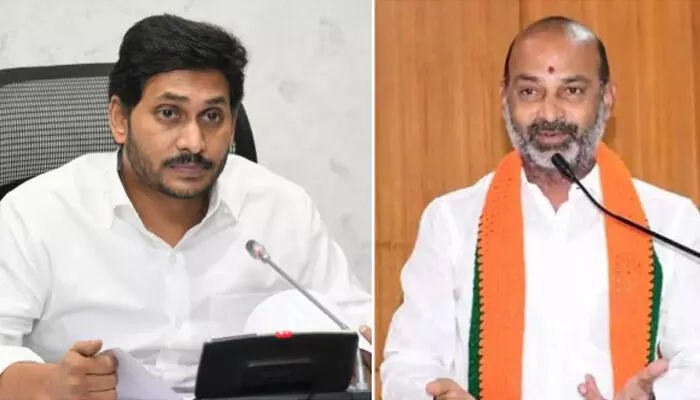 జగన్ తీరు హిందుత్వంపై దాడే.. డిక్లరేషన్ ఇస్తే తప్పేంటి?: కేంద్ర హోం శాఖ సహాయ మంత్రి బండి సంజయ్ జగన్ తీరు హిందుత్వంపై దాడే.. డిక్లరేషన్ ఇస్తే తప్పేంటి?: కేంద్ర హోం శాఖ సహాయ మంత్రి బండి సంజయ్