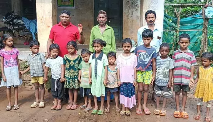 ఆ గ్రామంలో బడికి వెళ్లే పిల్లలున్నా బడి తెరవరు..!? ఆ గ్రామంలో బడికి వెళ్లే పిల్లలున్నా బడి తెరవరు..!?