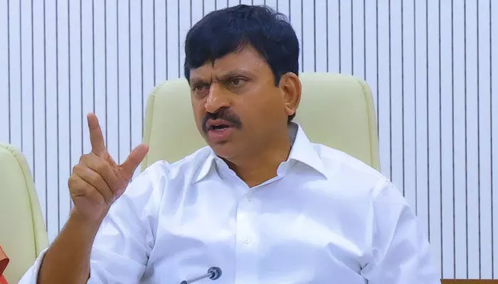 Revenue Department: తెలంగాణ రెవెన్యూ శాఖలో ప్రక్షాళన ప్రారంభం Revenue Department: తెలంగాణ రెవెన్యూ శాఖలో ప్రక్షాళన ప్రారంభం