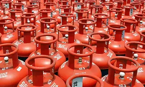 LPG Gas Price today (01-12-2024) నేడు తెలుగు రాష్ట్రాల్లో గృహ వినియోగ గ్యాస్ సిలిండర్ ధరలు ఇవే