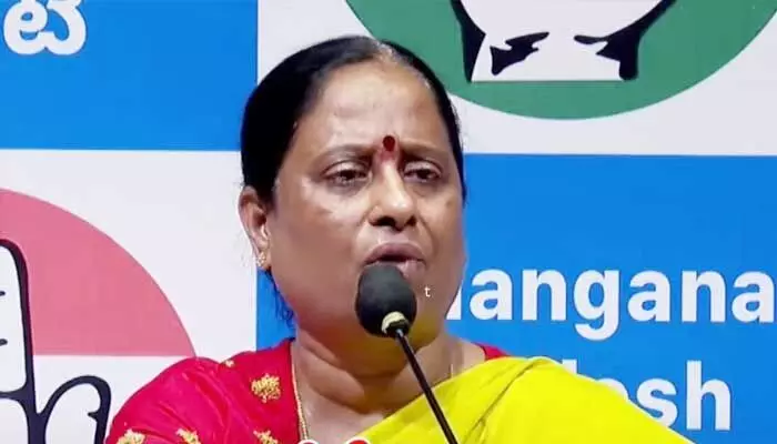 Konda Surekha: చరిత్రలో నిలిచిపోయేలా సభ నిర్వహిస్తాం Konda Surekha: చరిత్రలో నిలిచిపోయేలా సభ నిర్వహిస్తాం