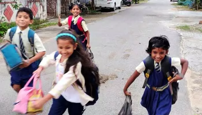 రేపటి నుంచి స్కూళ్లకు వేసవి సెలవులు రేపటి నుంచి స్కూళ్లకు వేసవి సెలవులు