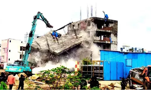 మూసీ వెంట మొదలైన కూల్చివేతలు
