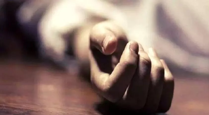 Murder: కన్న కూతురికి వైరుతో ఉరివేసి చంపిన తండ్రి Murder: కన్న కూతురికి వైరుతో ఉరివేసి చంపిన తండ్రి