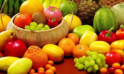 ఫేస్‌పై వృద్ధాప్య ఛాయలకు చెక్ పెట్టాలా? బెస్ట్ మెడిసిన్‌లా పనిచేస్తోన్న 6 ఫ్రూట్స్