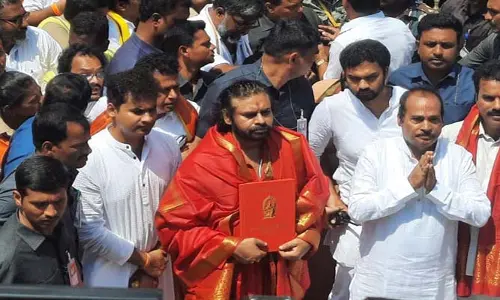 ప్రాయశ్చిత్త దీక్ష విరమించిన డిప్యూటీ సీఎం పవన్ కల్యాణ్.. ఆయన వెంటే త్రివిక్రమ్