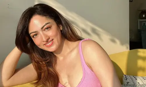 Sandeepa Dhar: చేపకళ్ల సుందరి స్టన్నింగ్ లుక్స్