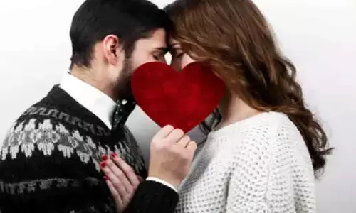 Oral Sex - Kiss : ఓరల్ సెక్స్, డీప్ కిస్‌తో బ్రెయిన్ ఎఫెక్ట్.. ముగ్గురిలో ఒకరికి బెడ్‌రూమ్‌లోనే..