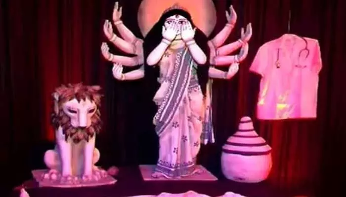 మహిళలపై నేరాలు చూడలేక కళ్లు మూసుకున్న దుర్గామాత విగ్రహం వైరల్.. ఎక్కడంటే? మహిళలపై నేరాలు చూడలేక కళ్లు మూసుకున్న దుర్గామాత విగ్రహం వైరల్.. ఎక్కడంటే?