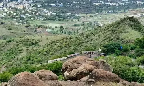 యాక్టివిస్టులుగా ఫోజు కొట్టి.. యువతిపై గ్యాంగ్‌రేప్