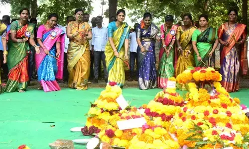 తెలంగాణ ఆత్మాభిమానానికి  ప్రతిబింబం బతుకమ్మ