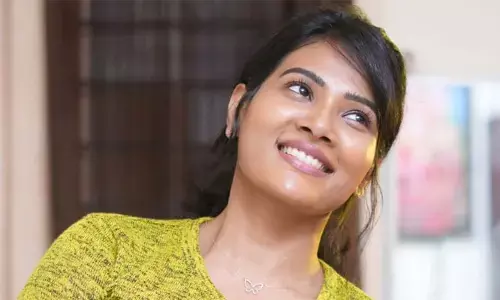 Dhivya Duraisamy : అందాలతో హీటేక్కిస్తున్న దివ్య దురైసామి