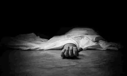 Father Suicide: యువతికి వేధింపులు.. తండ్రి ఆత్మహత్య