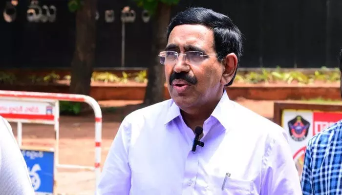 AP Liquor Policy: నేనెవరినీ బలవంతం చేయలేదు : మద్యం టెండర్లపై మంత్రి నారాయణ క్లారిటీ AP Liquor Policy: నేనెవరినీ బలవంతం చేయలేదు : మద్యం టెండర్లపై మంత్రి నారాయణ క్లారిటీ