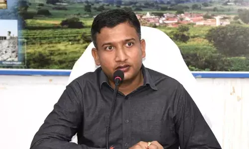 ఓటర్ జాబితాలో పేరు నమోదు చేసుకోవాలి
