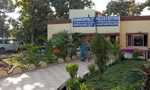 Shankarpally: మామూళ్ల పేరుతో రిపోర్టర్ల బెదిరింపులు.. కేసు నమోదు