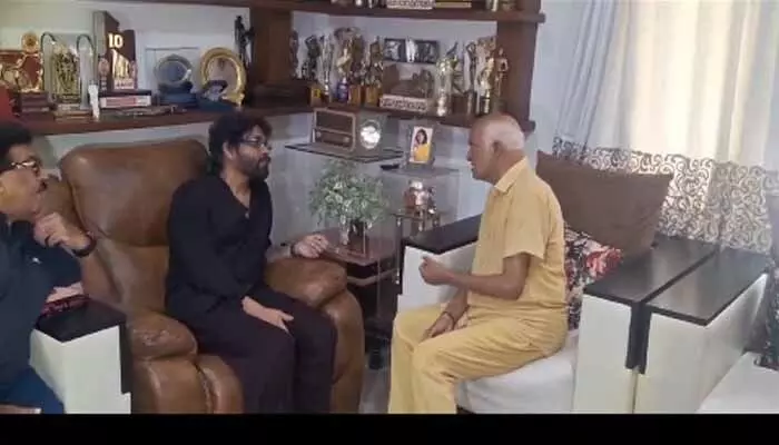 రాజేంద్రప్రసాద్ ను పరామర్శించిన నటుడు నాగార్జున రాజేంద్రప్రసాద్ ను పరామర్శించిన నటుడు నాగార్జున