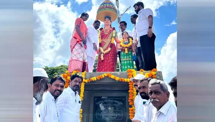 తెలంగాణ సంస్కృతికి ప్రతీక బతుకమ్మ తెలంగాణ సంస్కృతికి ప్రతీక బతుకమ్మ