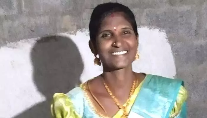 భర్త వేధింపులు తాళలేక వివాహిత ఆత్మహత్య భర్త వేధింపులు తాళలేక వివాహిత ఆత్మహత్య