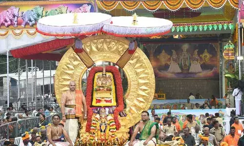 సూర్యప్రభ వాహనంపై తిరుమల వెంకన్న దర్శనం