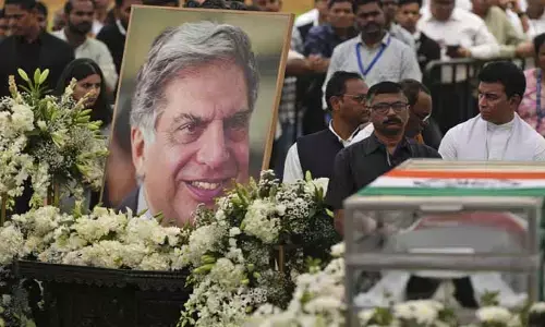 Ratan Naval Tata : ప్రారంభమైన రతన్ టాటా అంతిమయాత్ర