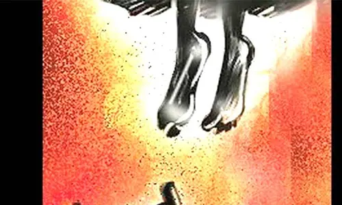 ఆర్థిక ఇబ్బందులతో యువకుడు ఆత్మహత్య