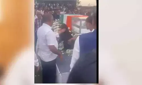 రతన్ టాటా భౌతికకాయం వద్ద పెంపుడు కుక్క కన్నీరు