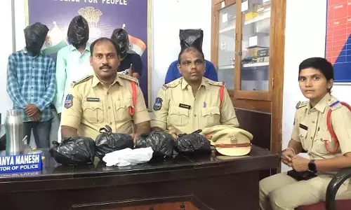 గంజాయి తరలిస్తున్న ఐదుగురు అరెస్టు
