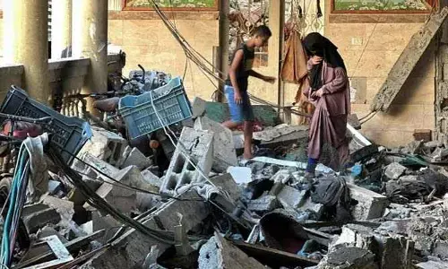 గాజా స్కూల్‌పై వైమానిక దాడి.. పిల్లలు సహా 28 మంది దుర్మరణం