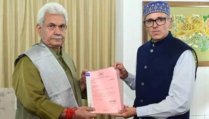 Omar Abdullah: కశ్మీర్ ప్రభుత్వ ఏర్పాటుకు ఆహ్వానించండి Omar Abdullah: కశ్మీర్ ప్రభుత్వ ఏర్పాటుకు ఆహ్వానించండి