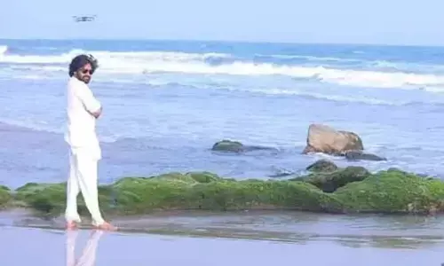 బయటపడ్డ పవన్ కల్యాణ్ సీక్రెట్ ఫొటోస్.. మరీ ఇంత అలవోకగా ఎలా..?