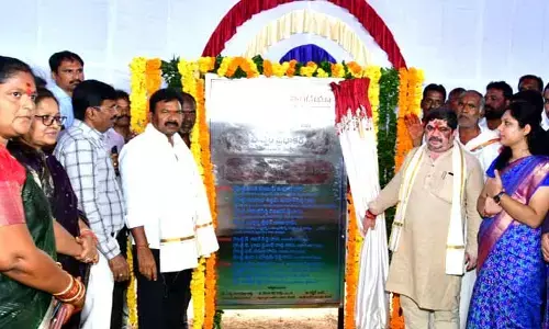 కులమతాలకు అతీతంగా విద్యను అందించడమే ప్రభుత్వ లక్ష్యం