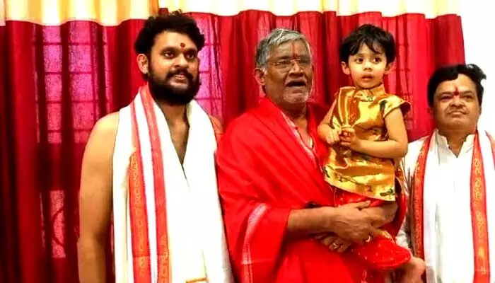 బాసర సరస్వతి ఆలయంలో సినిమా ప్రముఖుల సందడి బాసర సరస్వతి ఆలయంలో సినిమా ప్రముఖుల సందడి