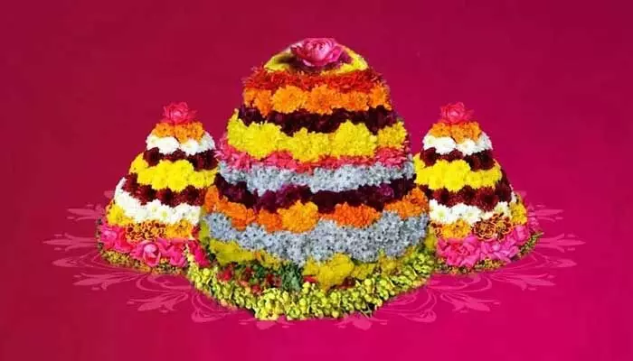 Bathukamma : ఆ రెండు గ్రామాల్లో సద్దుల బతుకమ్మ వేడుకలు సపరేటు Bathukamma : ఆ రెండు గ్రామాల్లో సద్దుల బతుకమ్మ వేడుకలు సపరేటు